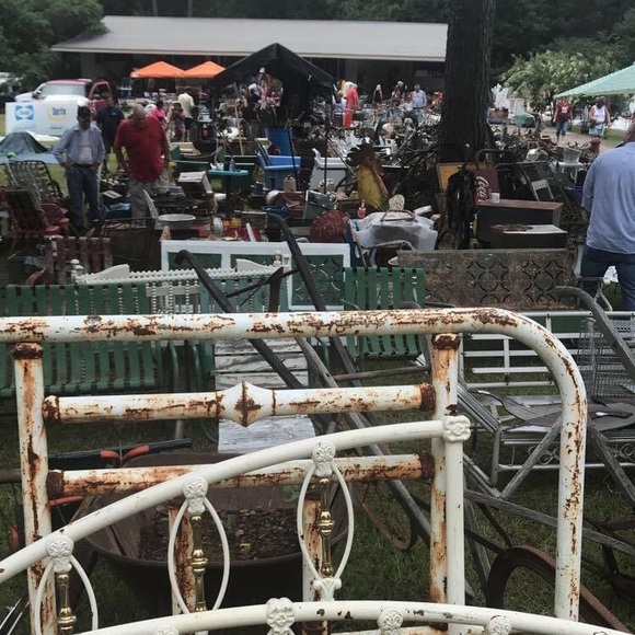 OohVintageGrace (Closet clean out & Secondhand picks for you) 🖤 - Picture 7 of 16